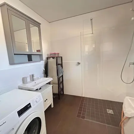 Urban Comfort Mit Balkon Und Tiefgarage Apartment Graz