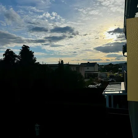 Urban Comfort Mit Balkon Und Tiefgarage Apartment *