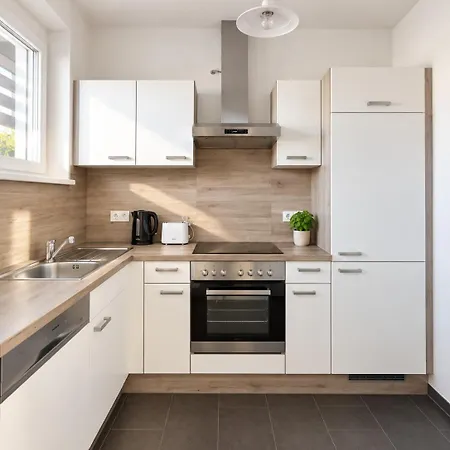 Urban Comfort Mit Balkon Und Tiefgarage Apartment *