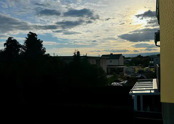 Urban Comfort Mit Balkon Und Tiefgarage Apartment *